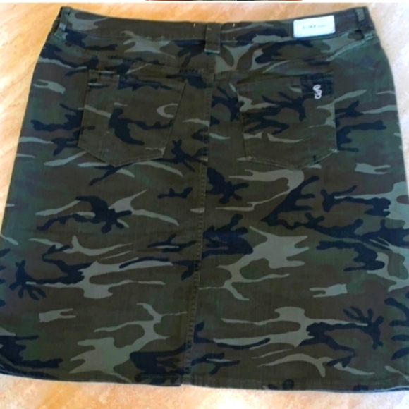 Slink Jeans Dresses & Skirts - Slink Jeans Camo Skirt Sz.20